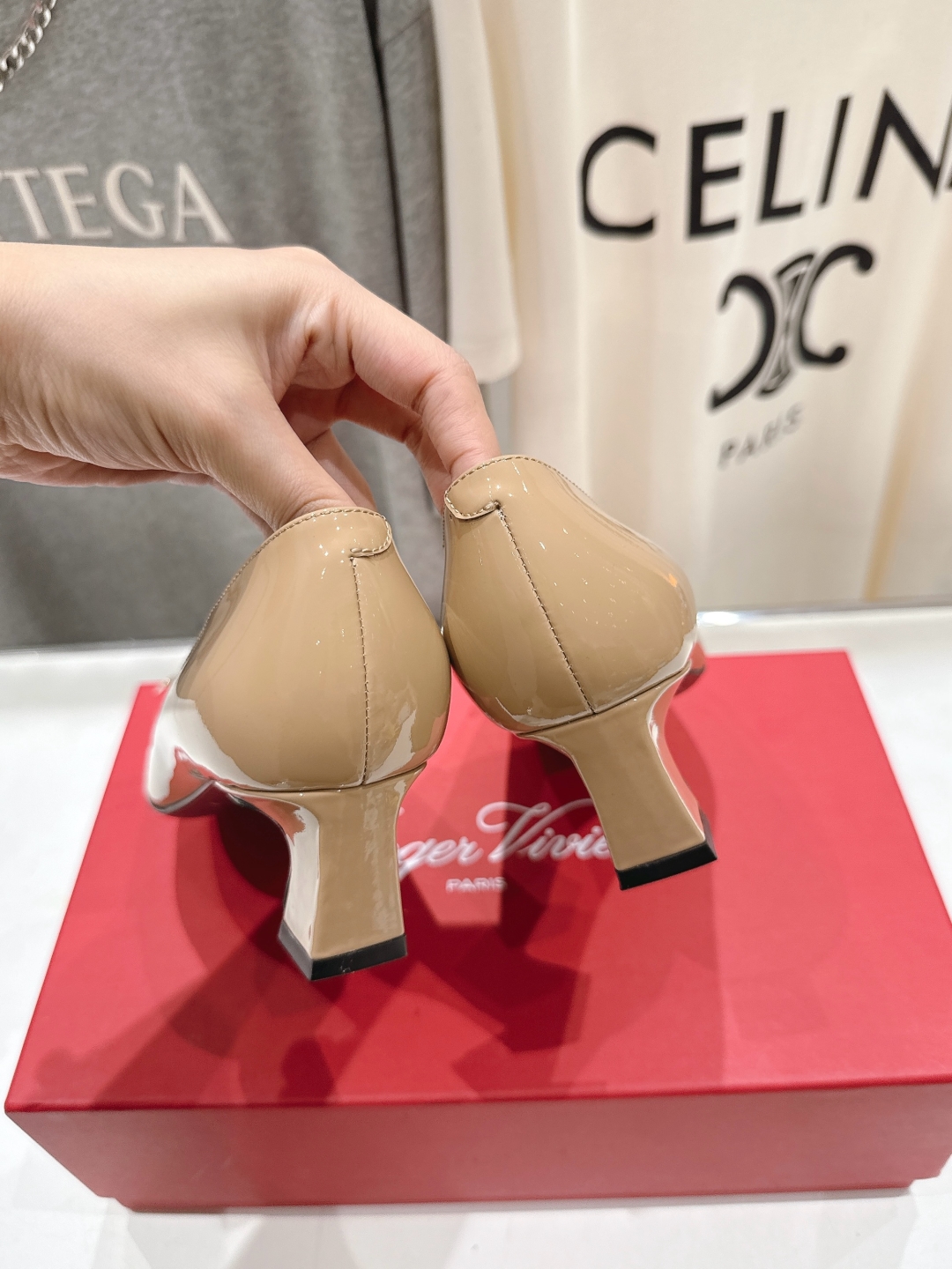 高版本出厂
 Roger vivier RV2025ss新款玛丽珍方扣小方头高跟鞋单鞋
上脚超好看的一款