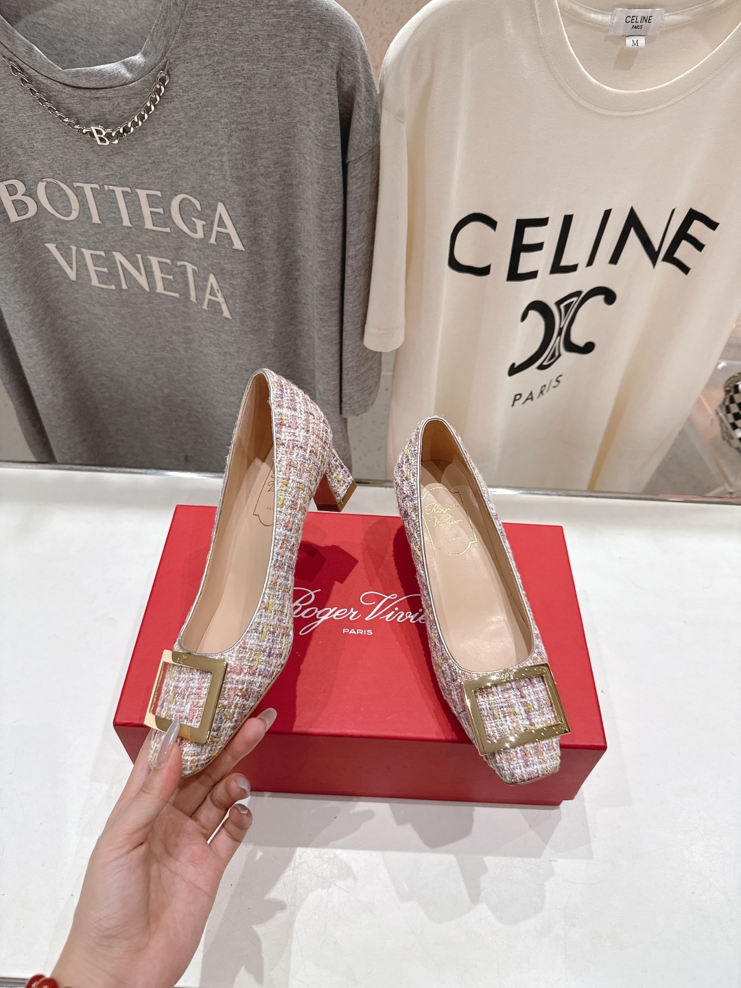 高版本出厂
 Roger vivier RV2025ss新款玛丽珍方扣小方头高跟鞋单鞋
上脚超好看的一款