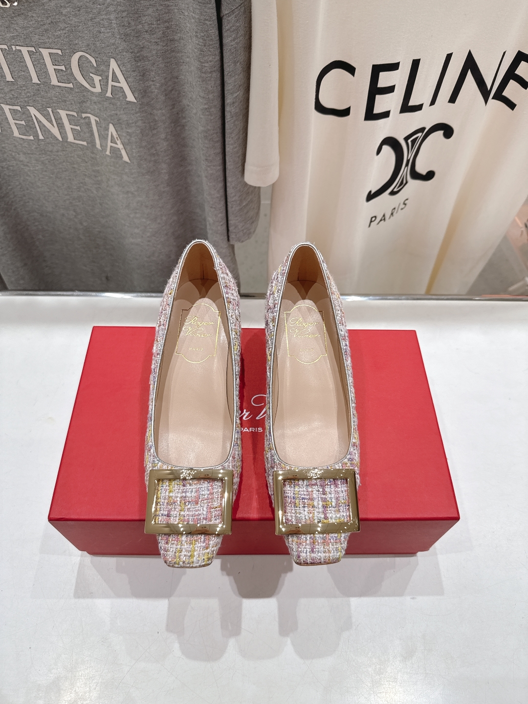 高版本出厂
 Roger vivier RV2025ss新款玛丽珍方扣小方头高跟鞋单鞋
上脚超好看的一款