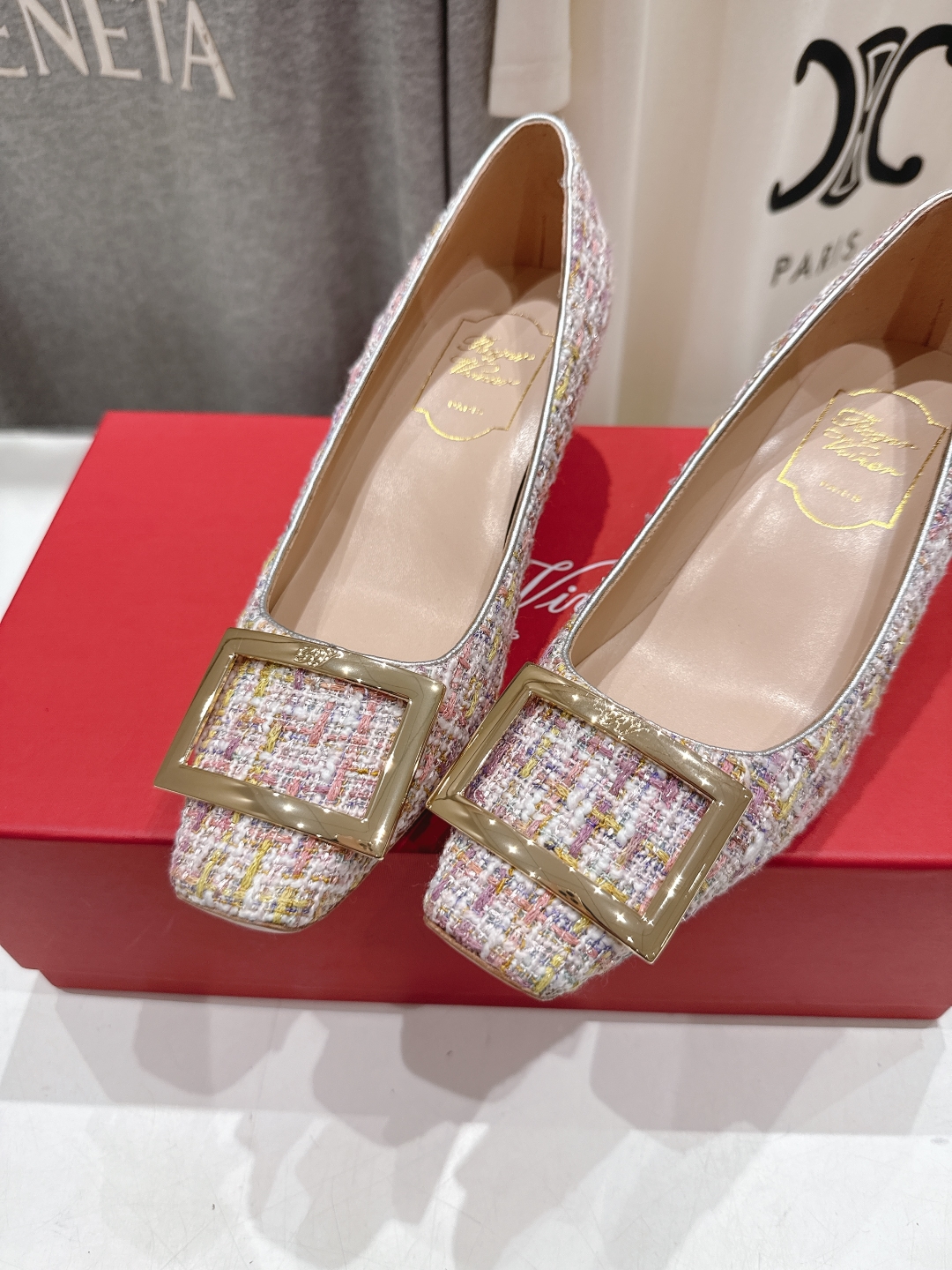 高版本出厂
 Roger vivier RV2025ss新款玛丽珍方扣小方头高跟鞋单鞋
上脚超好看的一款