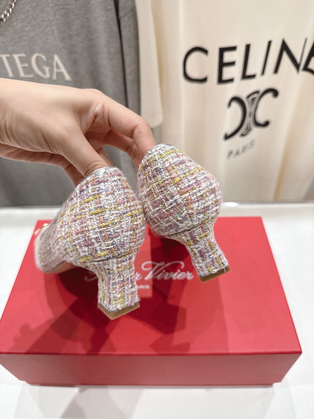 高版本出厂
 Roger vivier RV2025ss新款玛丽珍方扣小方头高跟鞋单鞋
上脚超好看的一款