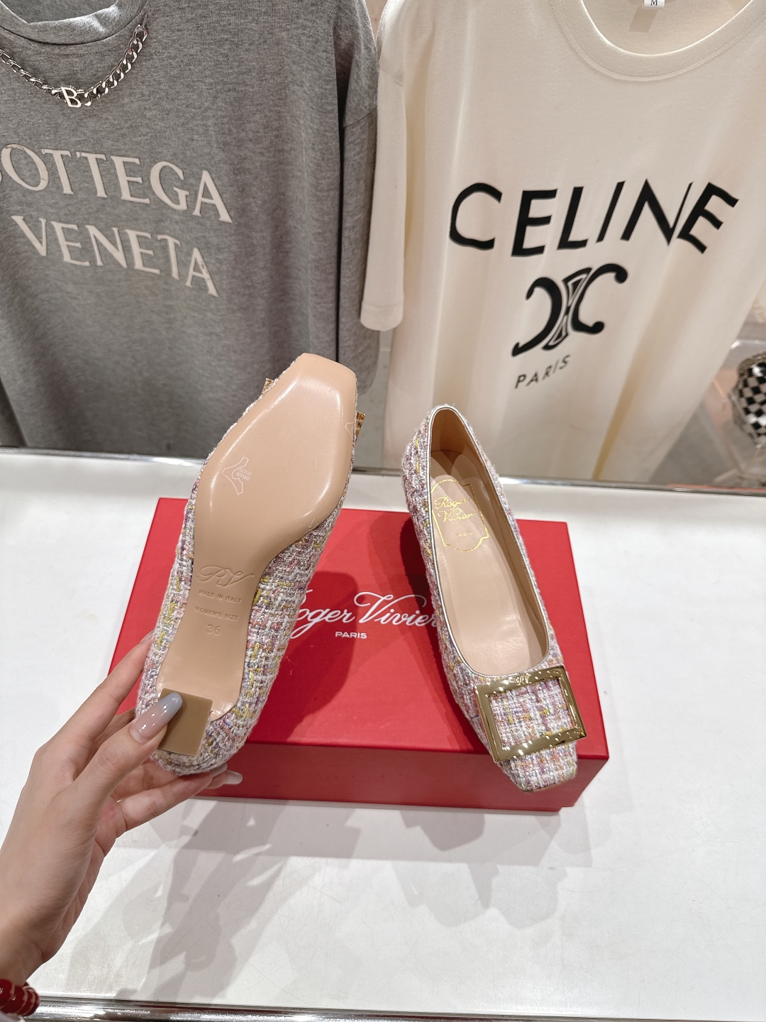 高版本出厂
 Roger vivier RV2025ss新款玛丽珍方扣小方头高跟鞋单鞋
上脚超好看的一款