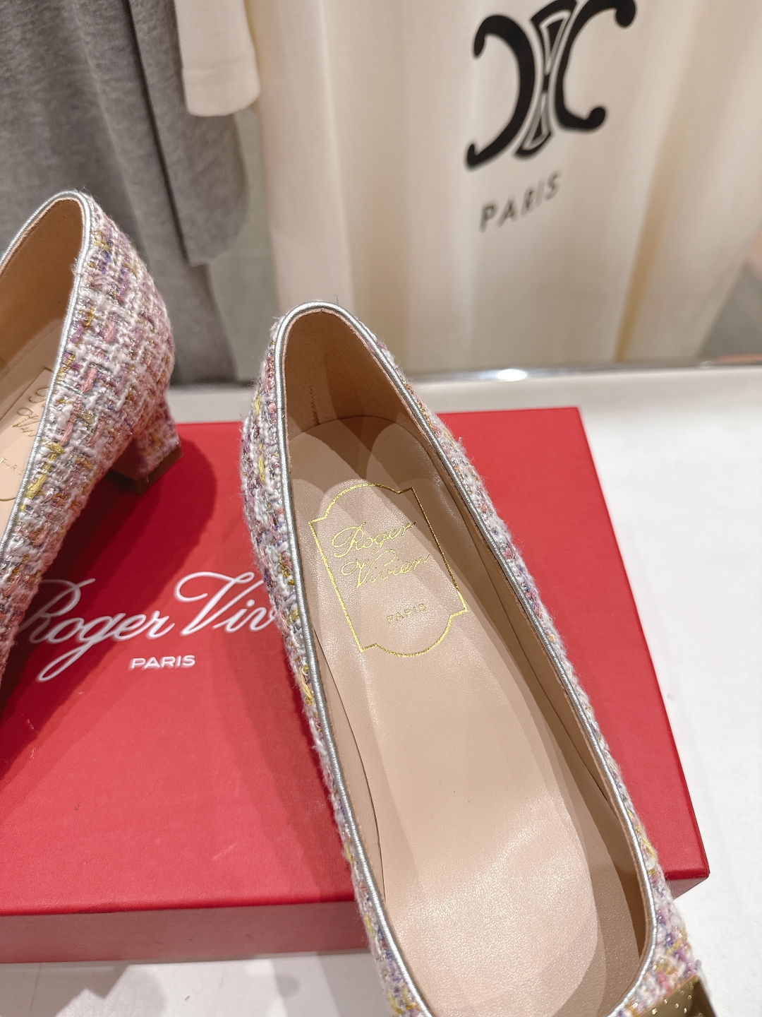 高版本出厂
 Roger vivier RV2025ss新款玛丽珍方扣小方头高跟鞋单鞋
上脚超好看的一款