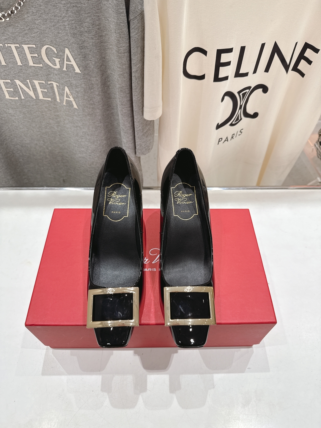 高版本出厂
 Roger vivier RV2025ss新款玛丽珍方扣小方头高跟鞋单鞋
上脚超好看的一款