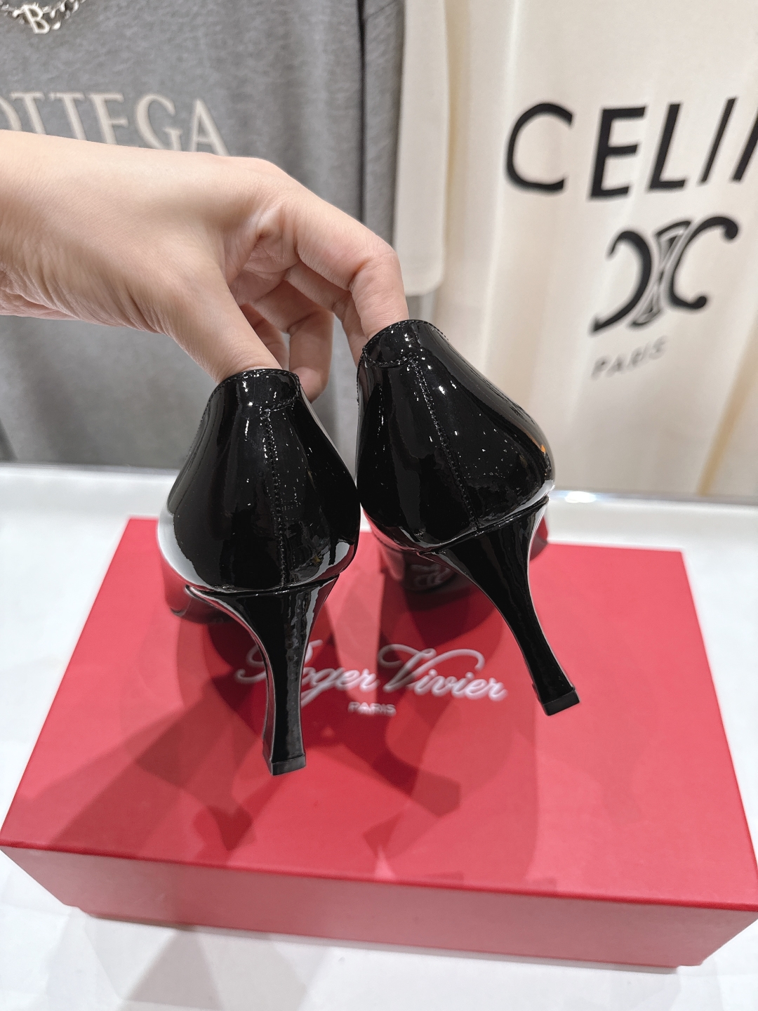 高版本出厂
 Roger vivier RV2025ss新款玛丽珍方扣小方头高跟鞋单鞋
上脚超好看的一款