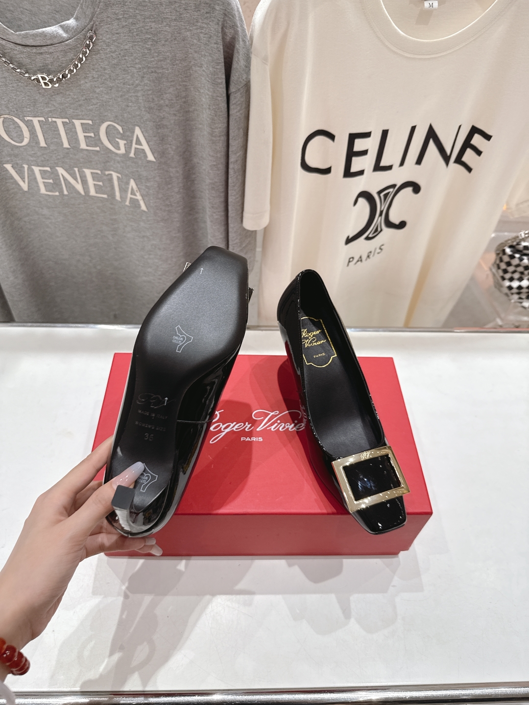高版本出厂
 Roger vivier RV2025ss新款玛丽珍方扣小方头高跟鞋单鞋
上脚超好看的一款