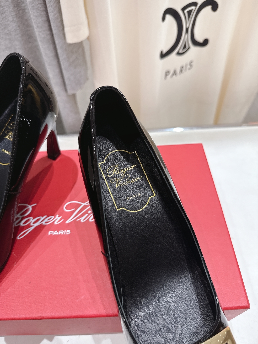 高版本出厂
 Roger vivier RV2025ss新款玛丽珍方扣小方头高跟鞋单鞋
上脚超好看的一款