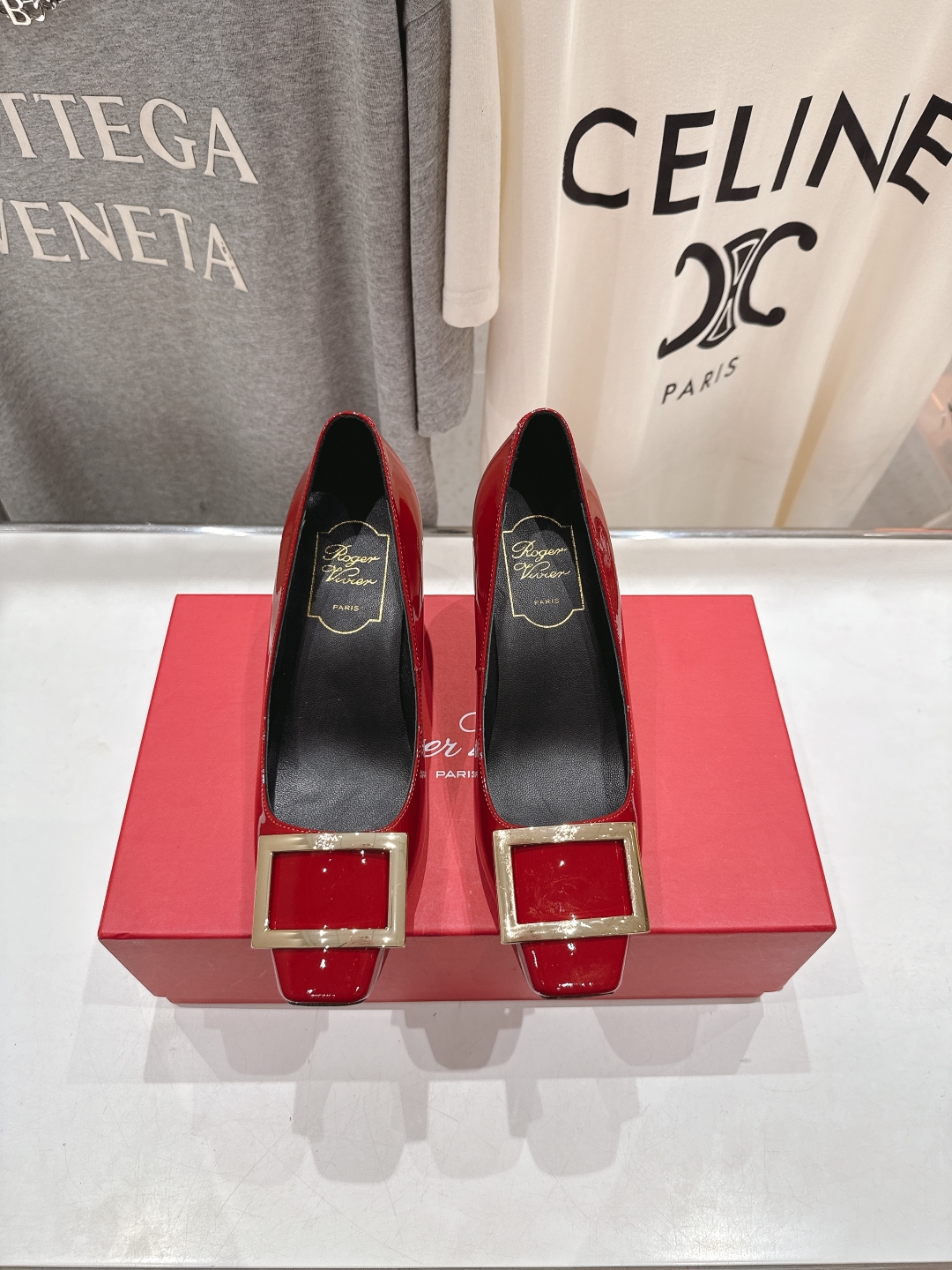 高版本出厂
 Roger vivier RV2025ss新款玛丽珍方扣小方头高跟鞋单鞋
上脚超好看的一款