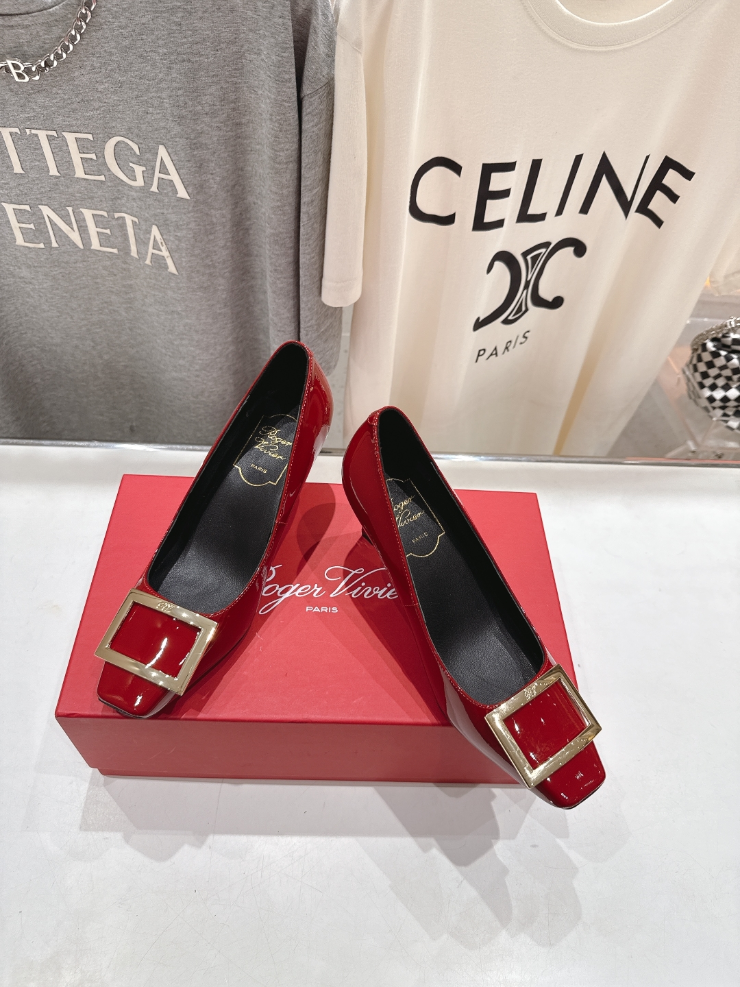 高版本出厂
 Roger vivier RV2025ss新款玛丽珍方扣小方头高跟鞋单鞋
上脚超好看的一款