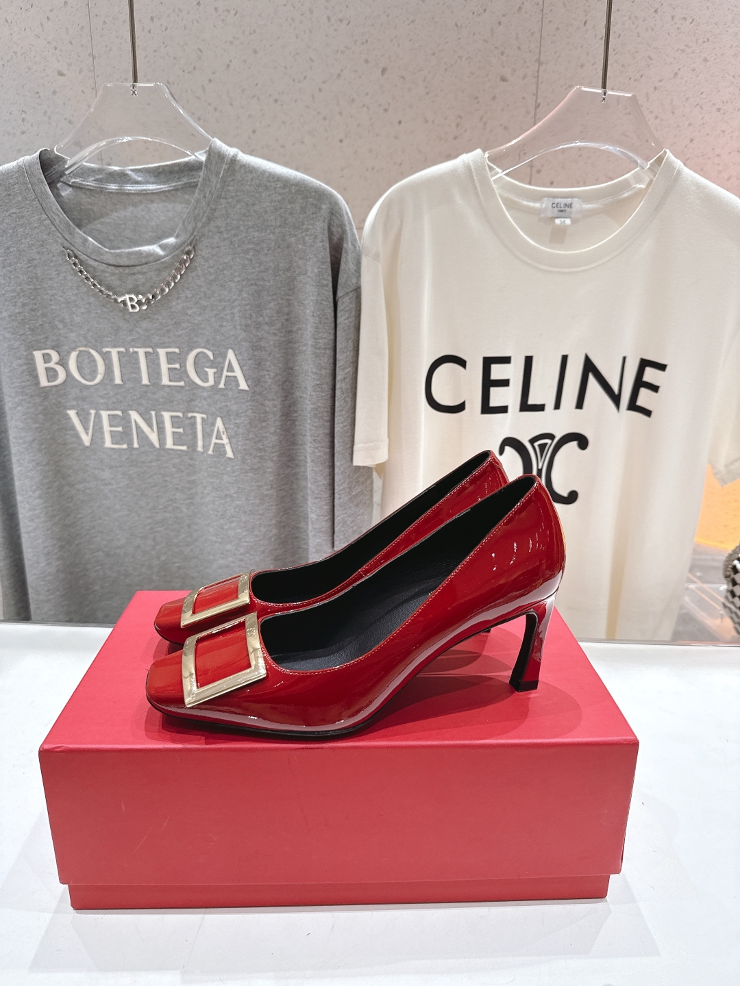 高版本出厂
 Roger vivier RV2025ss新款玛丽珍方扣小方头高跟鞋单鞋
上脚超好看的一款