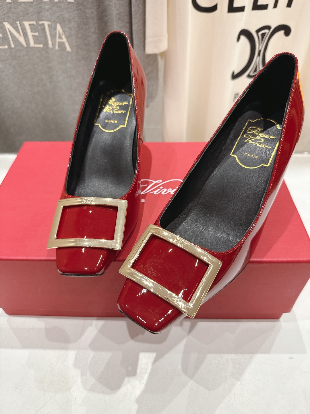 高版本出厂
 Roger vivier RV2025ss新款玛丽珍方扣小方头高跟鞋单鞋
上脚超好看的一款