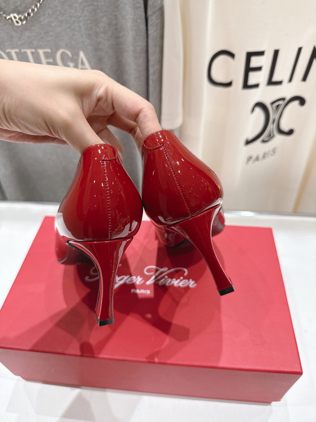 高版本出厂
 Roger vivier RV2025ss新款玛丽珍方扣小方头高跟鞋单鞋
上脚超好看的一款
