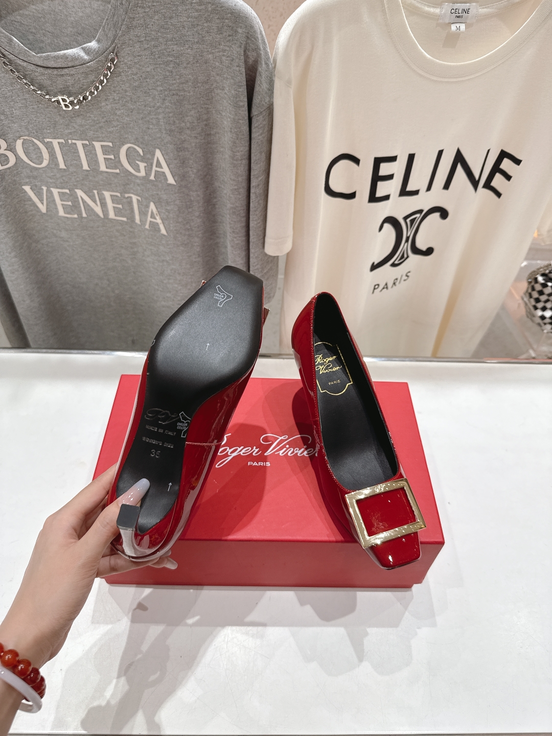 高版本出厂
 Roger vivier RV2025ss新款玛丽珍方扣小方头高跟鞋单鞋
上脚超好看的一款