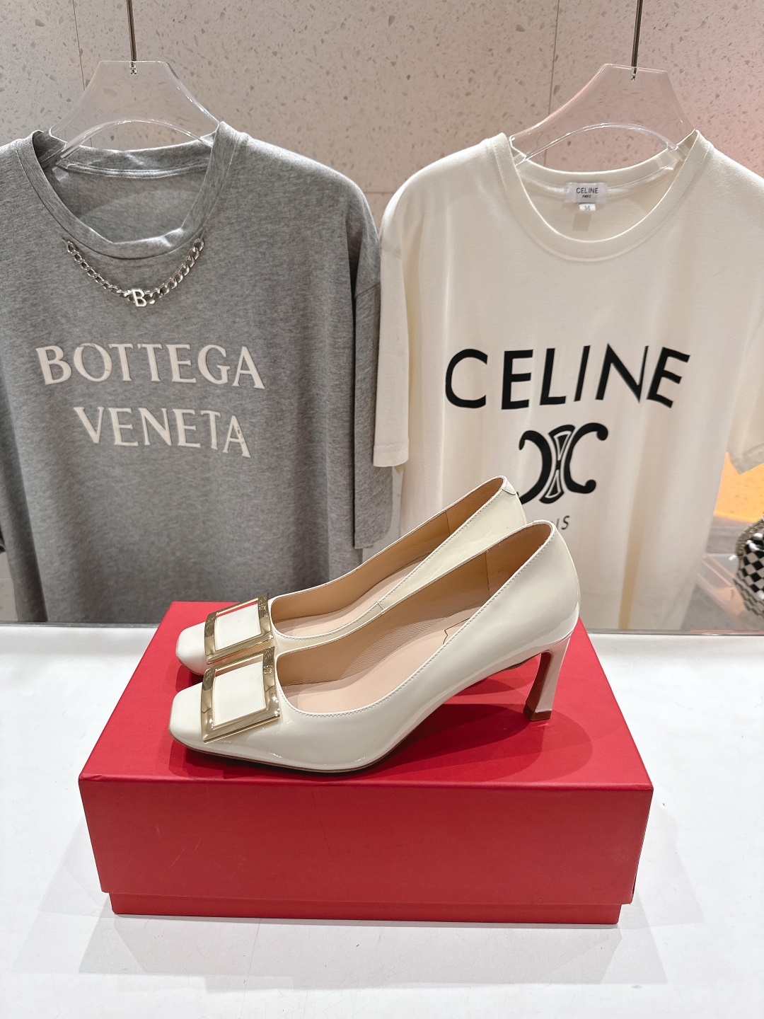 高版本出厂
 Roger vivier RV2025ss新款玛丽珍方扣小方头高跟鞋单鞋
上脚超好看的一款