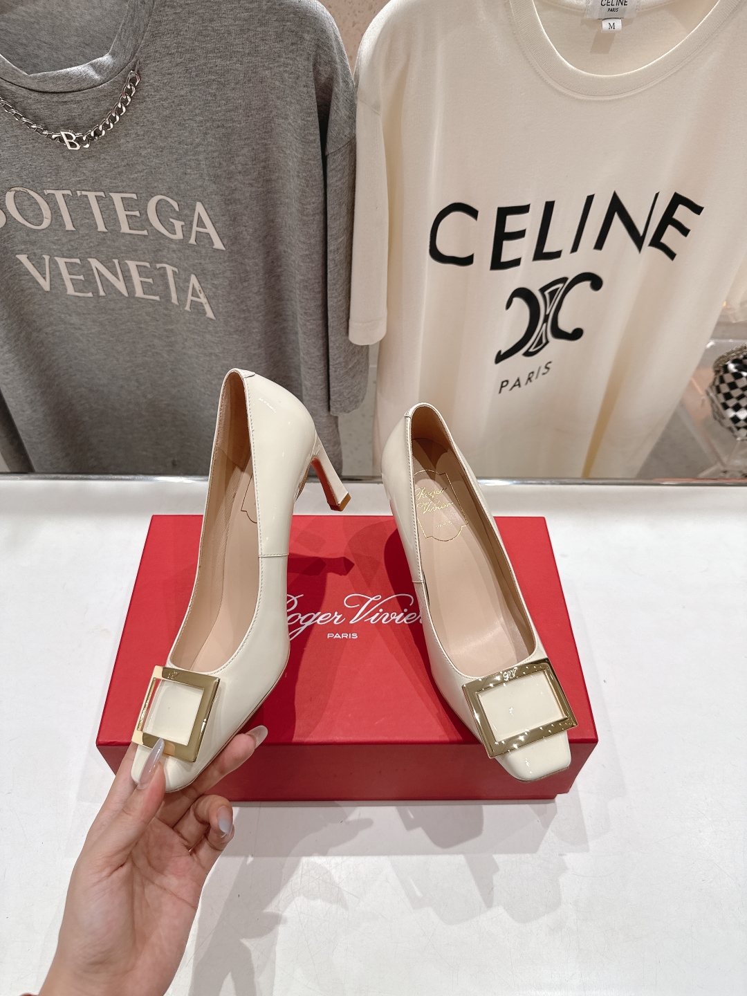 高版本出厂
 Roger vivier RV2025ss新款玛丽珍方扣小方头高跟鞋单鞋
上脚超好看的一款
