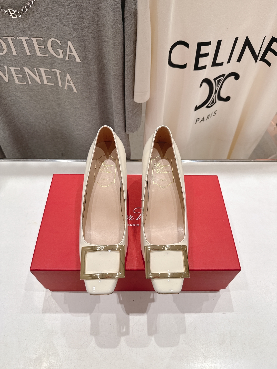 高版本出厂
 Roger vivier RV2025ss新款玛丽珍方扣小方头高跟鞋单鞋
上脚超好看的一款
