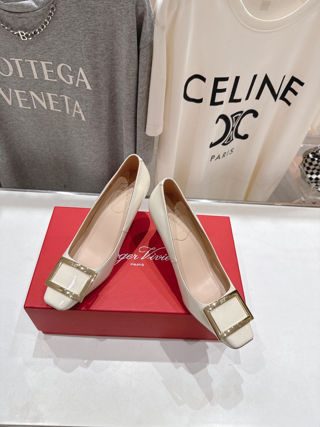 高版本出厂
 Roger vivier RV2025ss新款玛丽珍方扣小方头高跟鞋单鞋
上脚超好看的一款