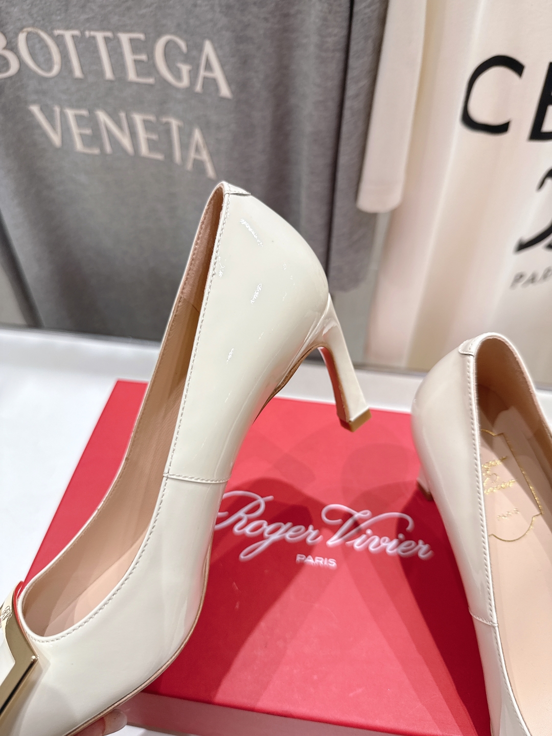 高版本出厂
 Roger vivier RV2025ss新款玛丽珍方扣小方头高跟鞋单鞋
上脚超好看的一款