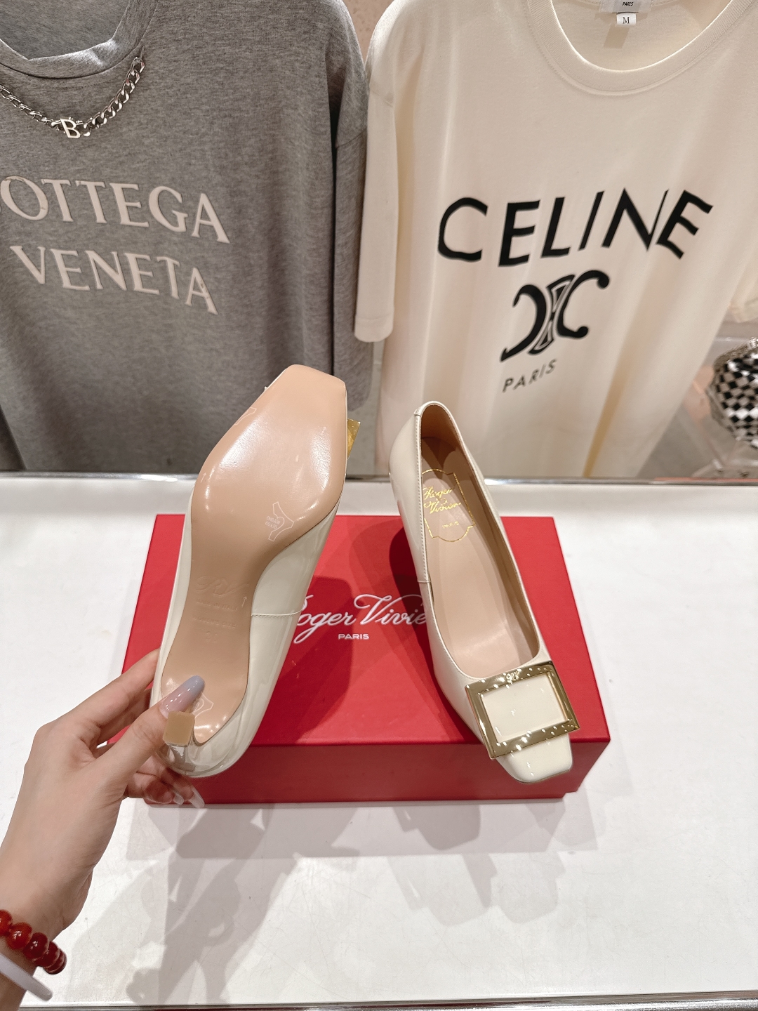 高版本出厂
 Roger vivier RV2025ss新款玛丽珍方扣小方头高跟鞋单鞋
上脚超好看的一款