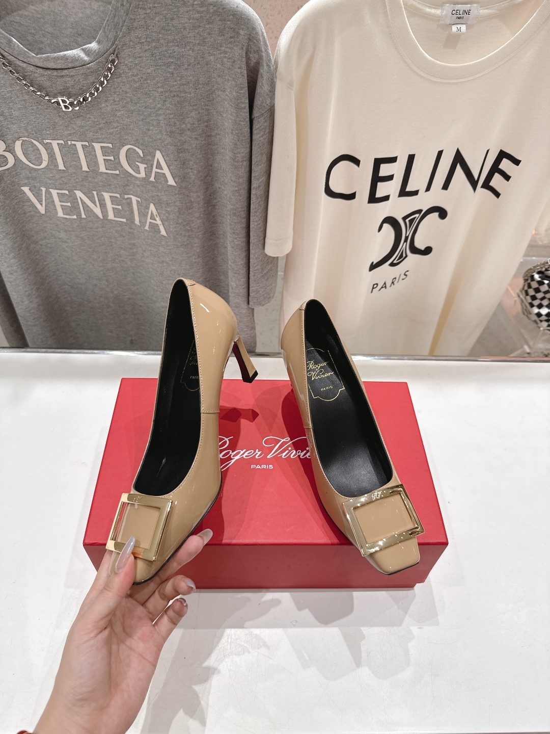 高版本出厂
 Roger vivier RV2025ss新款玛丽珍方扣小方头高跟鞋单鞋
上脚超好看的一款