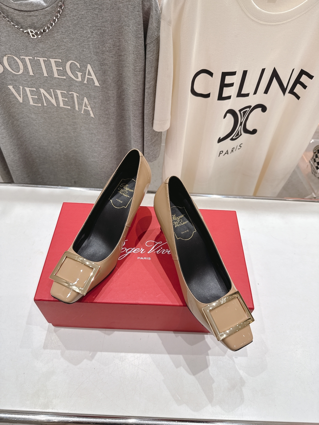 高版本出厂
 Roger vivier RV2025ss新款玛丽珍方扣小方头高跟鞋单鞋
上脚超好看的一款