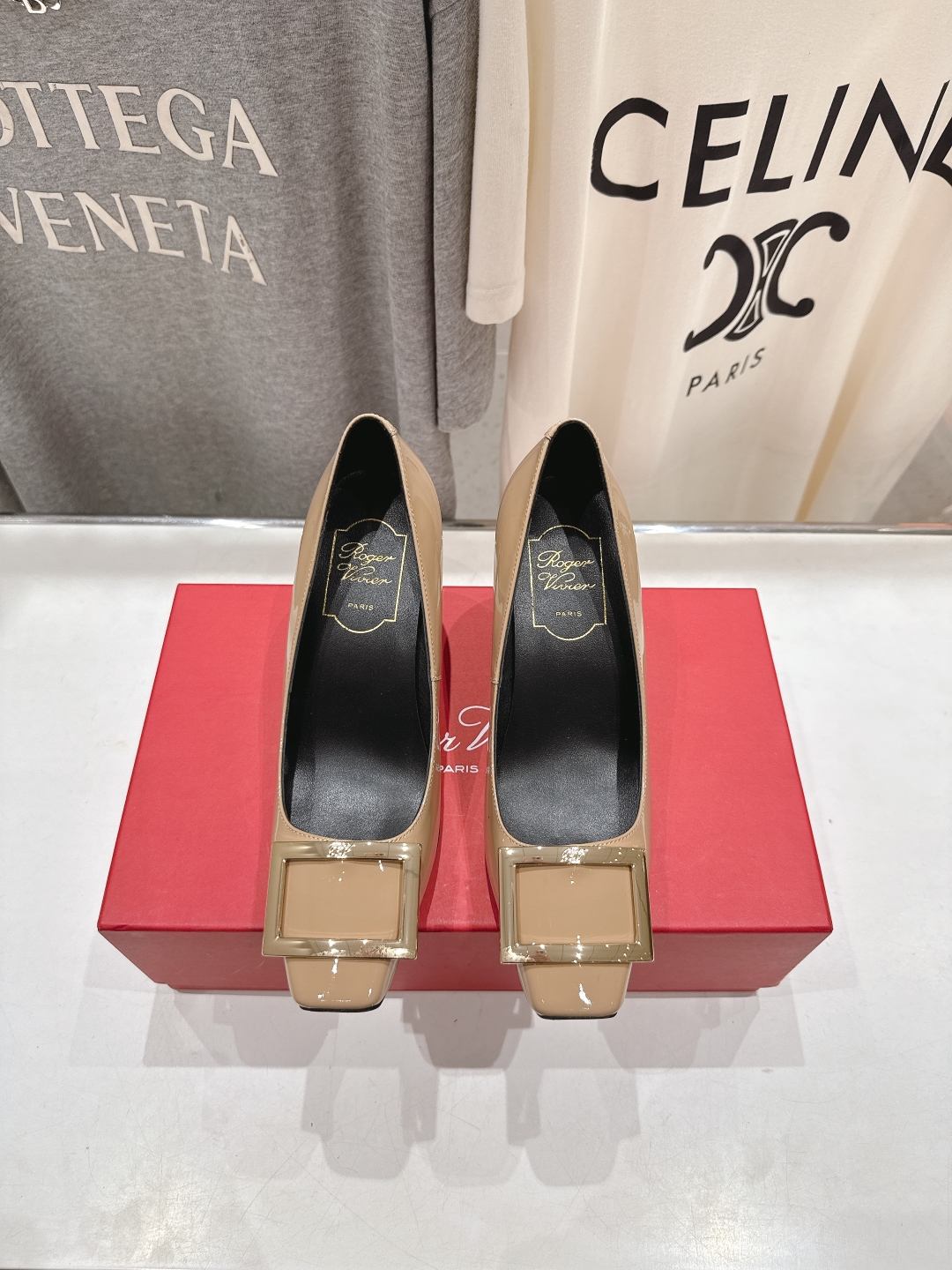 高版本出厂
 Roger vivier RV2025ss新款玛丽珍方扣小方头高跟鞋单鞋
上脚超好看的一款