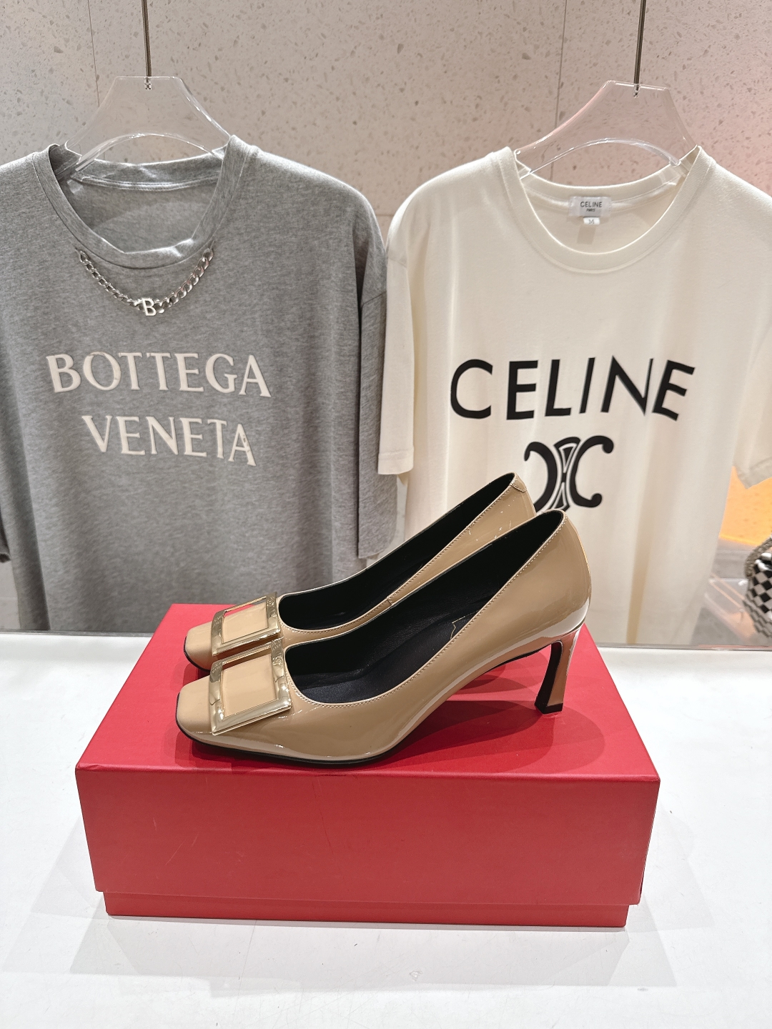 高版本出厂
 Roger vivier RV2025ss新款玛丽珍方扣小方头高跟鞋单鞋
上脚超好看的一款