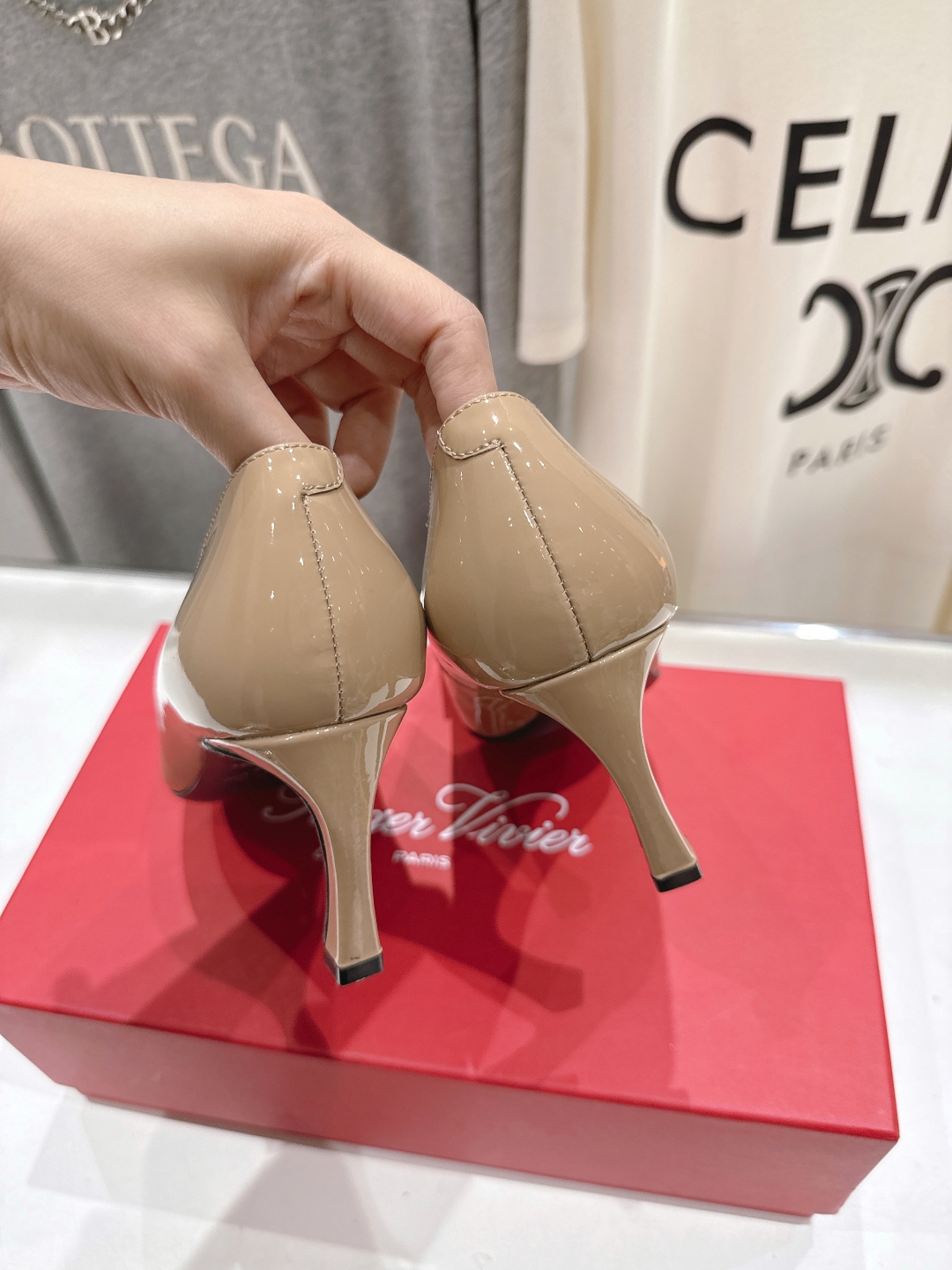 高版本出厂
 Roger vivier RV2025ss新款玛丽珍方扣小方头高跟鞋单鞋
上脚超好看的一款