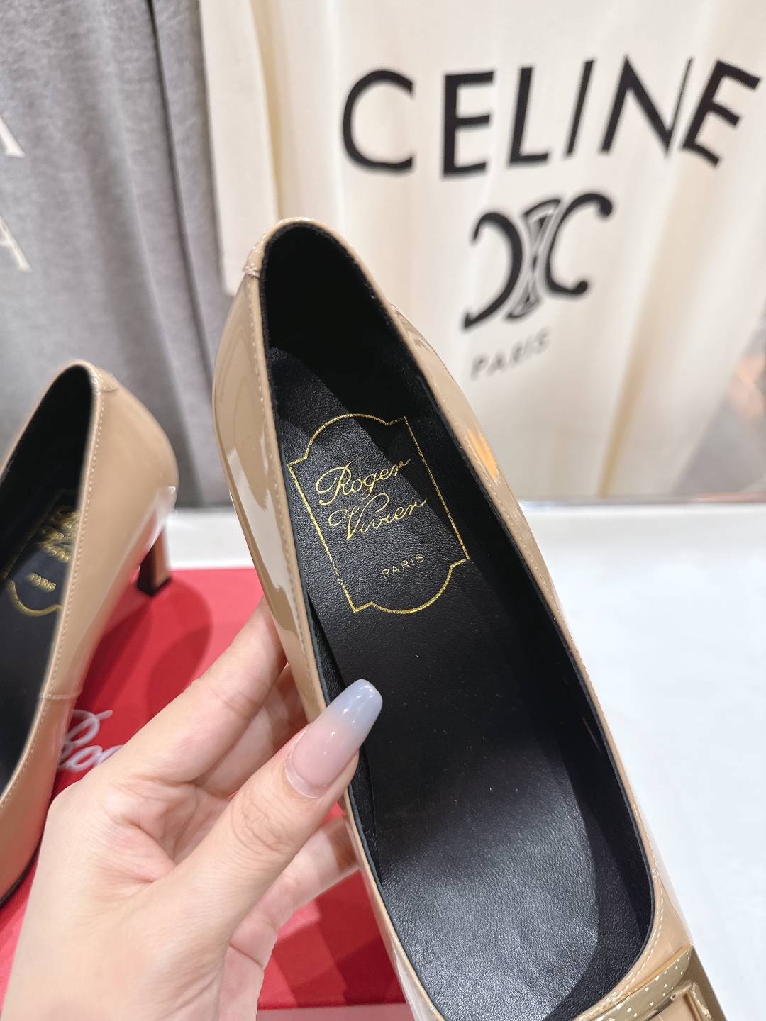 高版本出厂
 Roger vivier RV2025ss新款玛丽珍方扣小方头高跟鞋单鞋
上脚超好看的一款