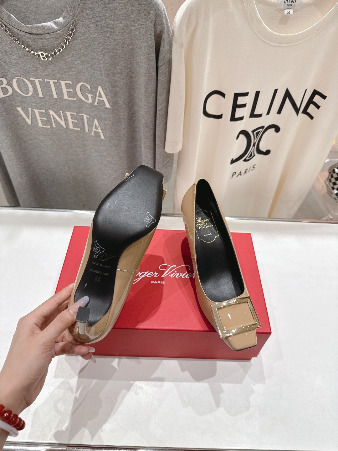 高版本出厂
 Roger vivier RV2025ss新款玛丽珍方扣小方头高跟鞋单鞋
上脚超好看的一款