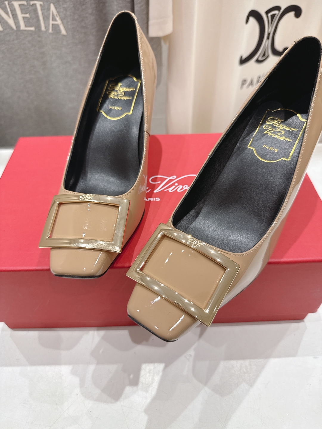 高版本出厂
 Roger vivier RV2025ss新款玛丽珍方扣小方头高跟鞋单鞋
上脚超好看的一款