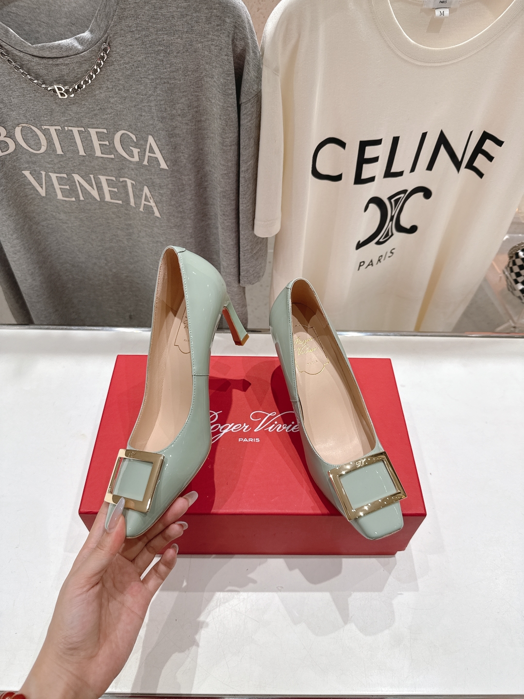 高版本出厂
 Roger vivier RV2025ss新款玛丽珍方扣小方头高跟鞋单鞋
上脚超好看的一款