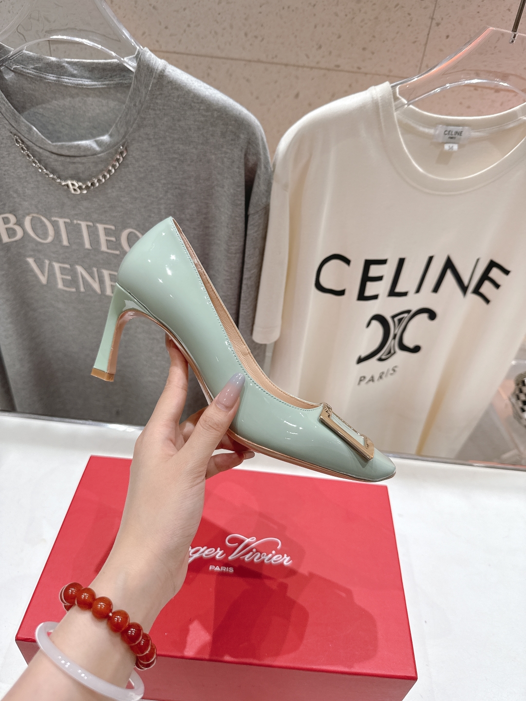 高版本出厂
 Roger vivier RV2025ss新款玛丽珍方扣小方头高跟鞋单鞋
上脚超好看的一款
