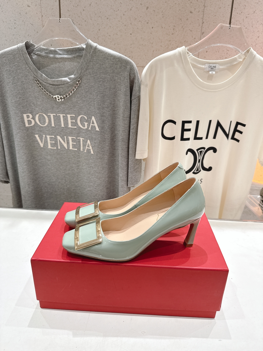 高版本出厂
 Roger vivier RV2025ss新款玛丽珍方扣小方头高跟鞋单鞋
上脚超好看的一款