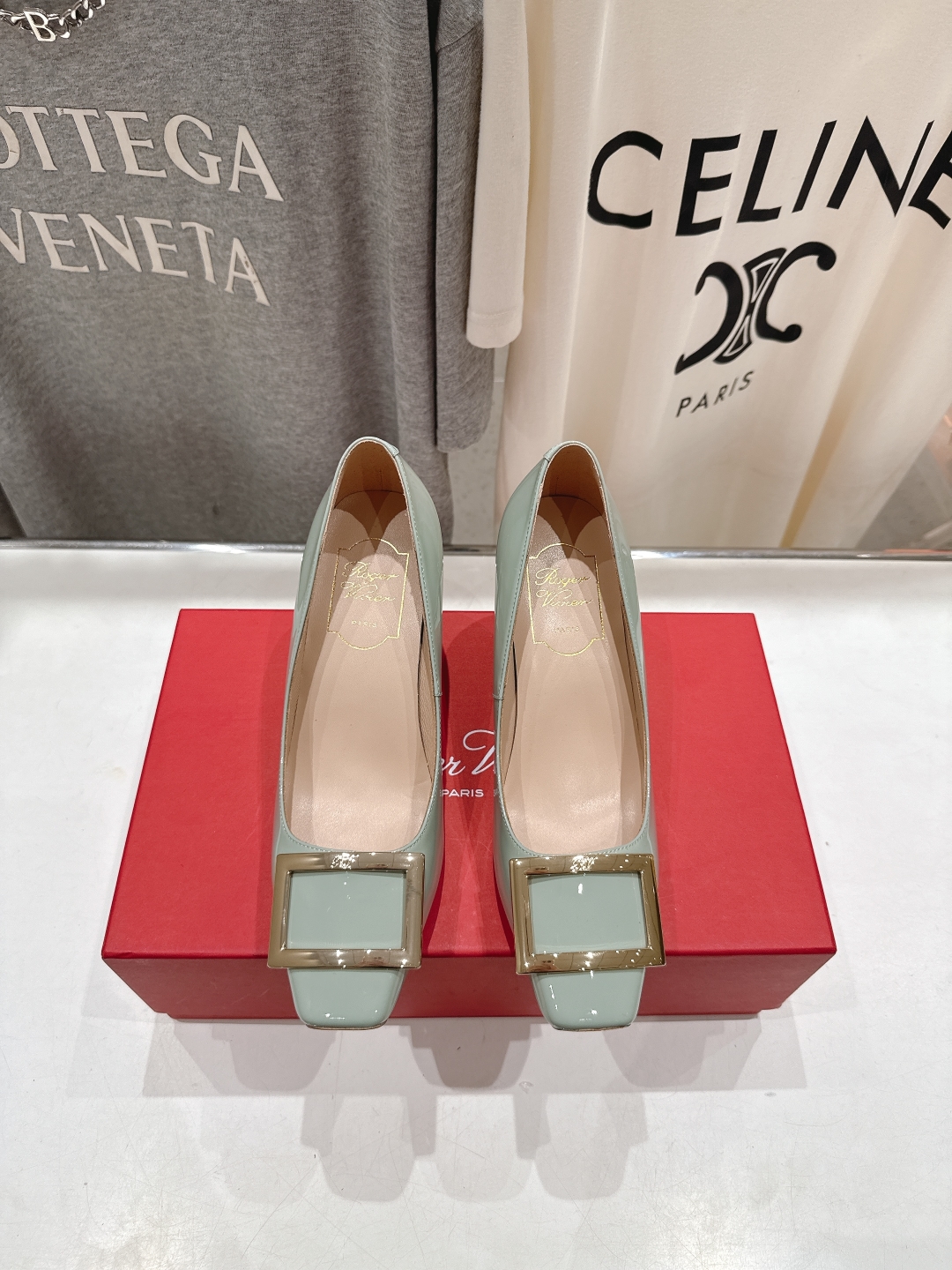 高版本出厂
 Roger vivier RV2025ss新款玛丽珍方扣小方头高跟鞋单鞋
上脚超好看的一款
