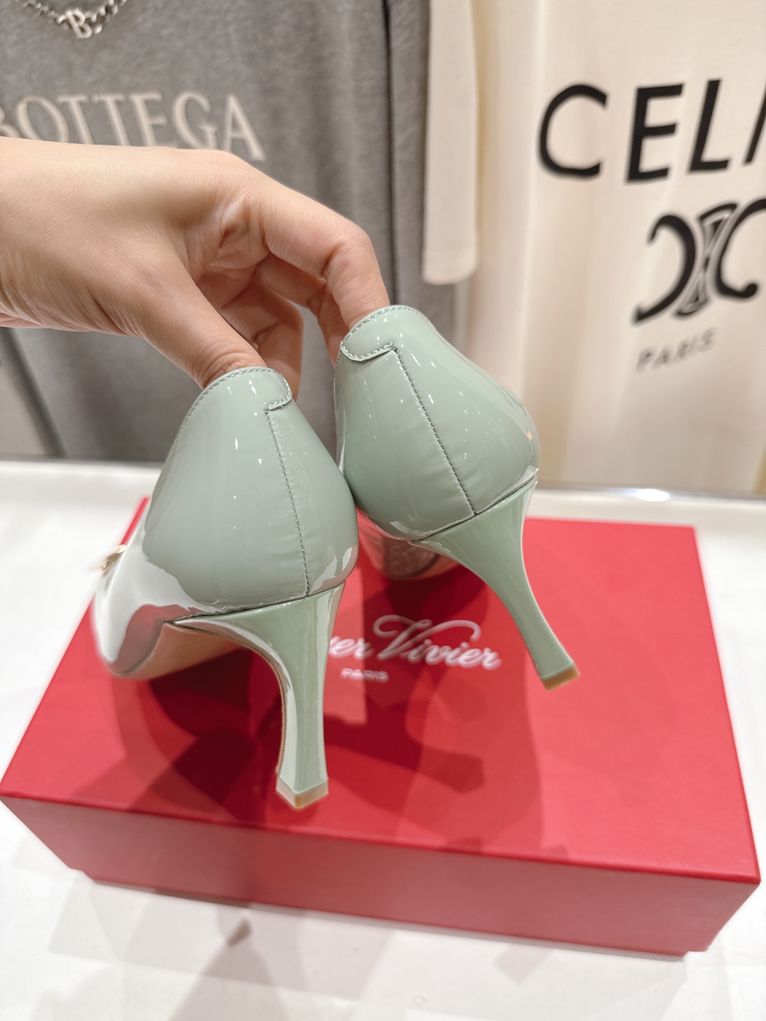 高版本出厂
 Roger vivier RV2025ss新款玛丽珍方扣小方头高跟鞋单鞋
上脚超好看的一款