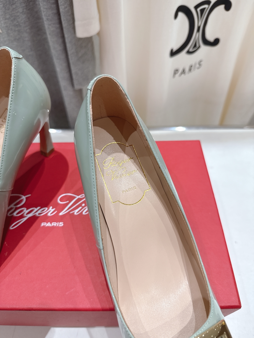 高版本出厂
 Roger vivier RV2025ss新款玛丽珍方扣小方头高跟鞋单鞋
上脚超好看的一款