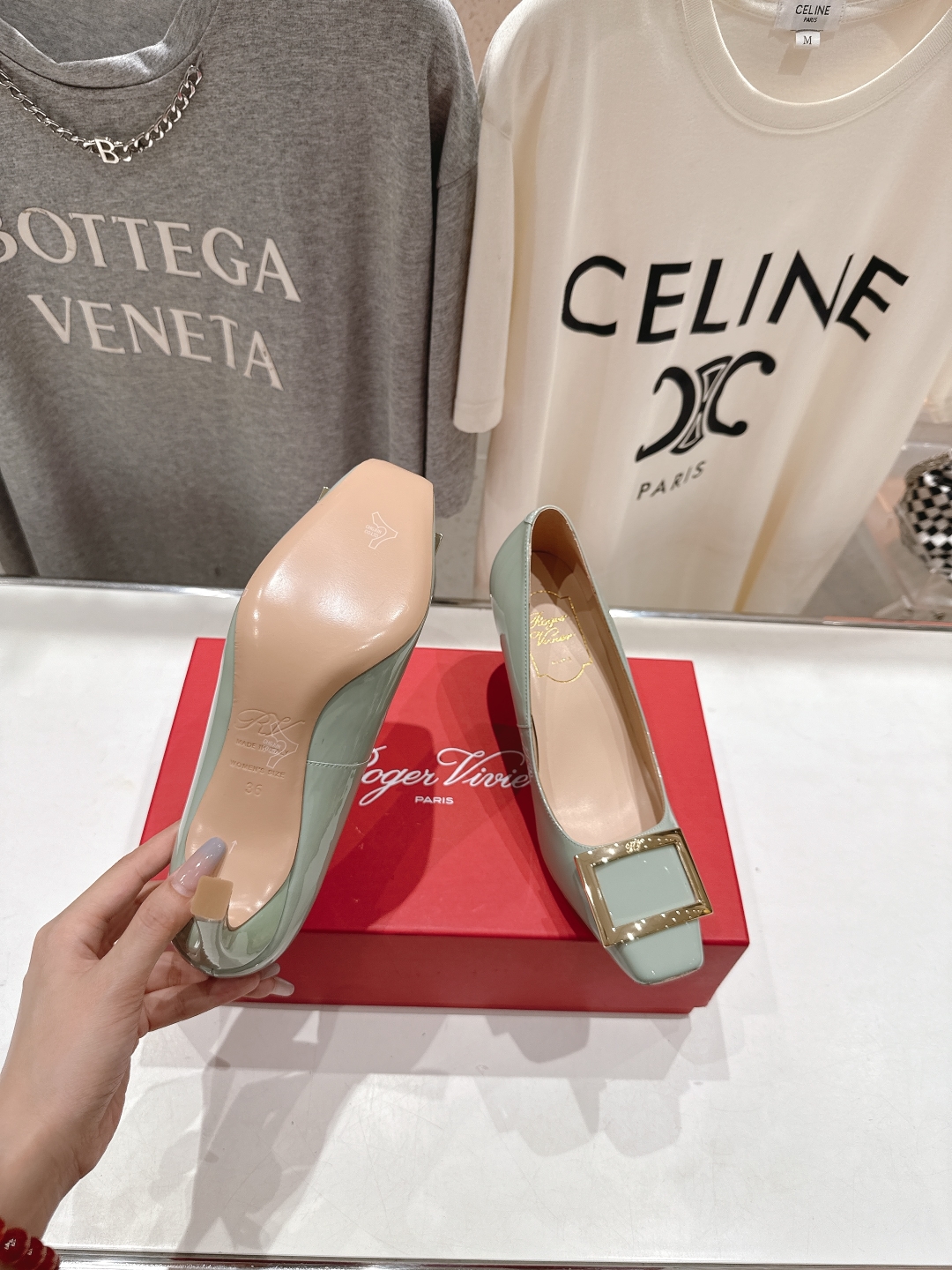 高版本出厂
 Roger vivier RV2025ss新款玛丽珍方扣小方头高跟鞋单鞋
上脚超好看的一款