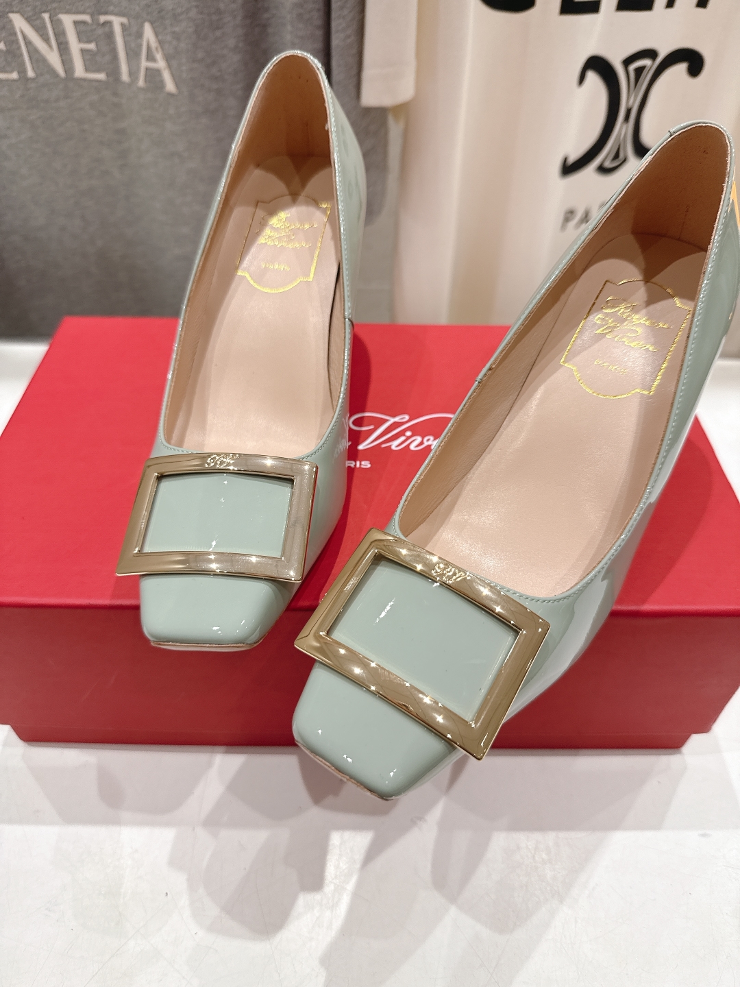 高版本出厂
 Roger vivier RV2025ss新款玛丽珍方扣小方头高跟鞋单鞋
上脚超好看的一款