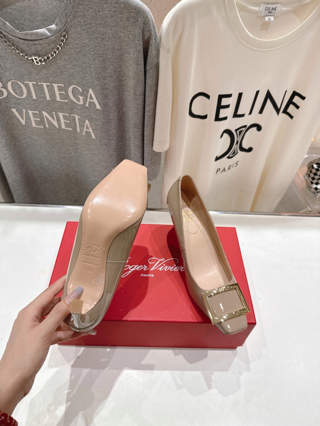 高版本出厂
 Roger vivier RV2025ss新款玛丽珍方扣小方头高跟鞋单鞋
上脚超好看的一款