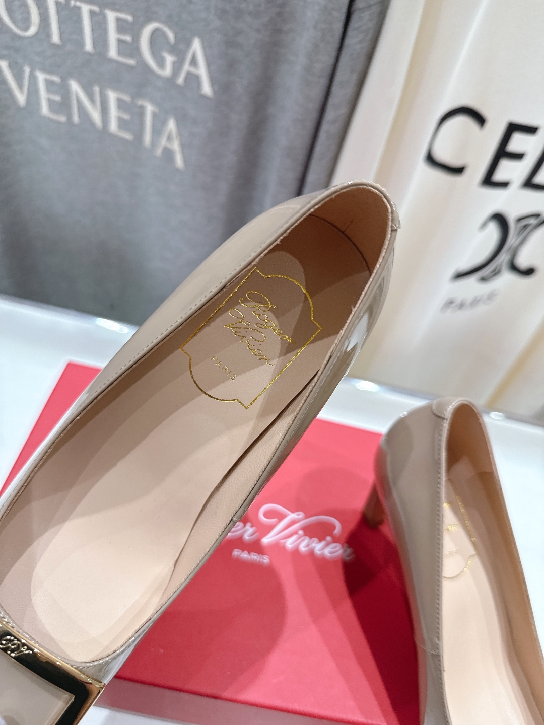 高版本出厂
 Roger vivier RV2025ss新款玛丽珍方扣小方头高跟鞋单鞋
上脚超好看的一款