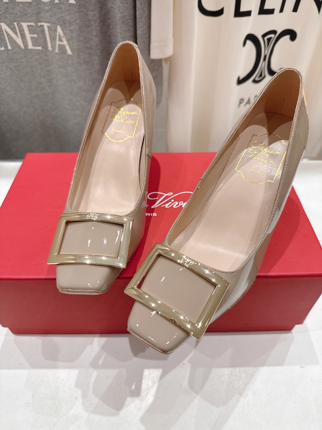 高版本出厂
 Roger vivier RV2025ss新款玛丽珍方扣小方头高跟鞋单鞋
上脚超好看的一款