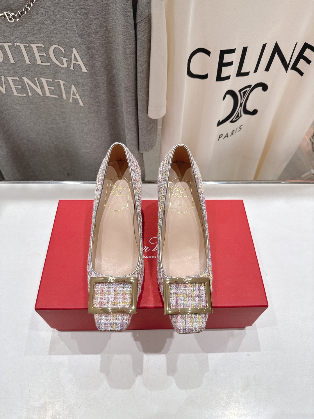 高版本出厂
 Roger vivier RV2025ss新款玛丽珍方扣小方头高跟鞋单鞋
上脚超好看的一款