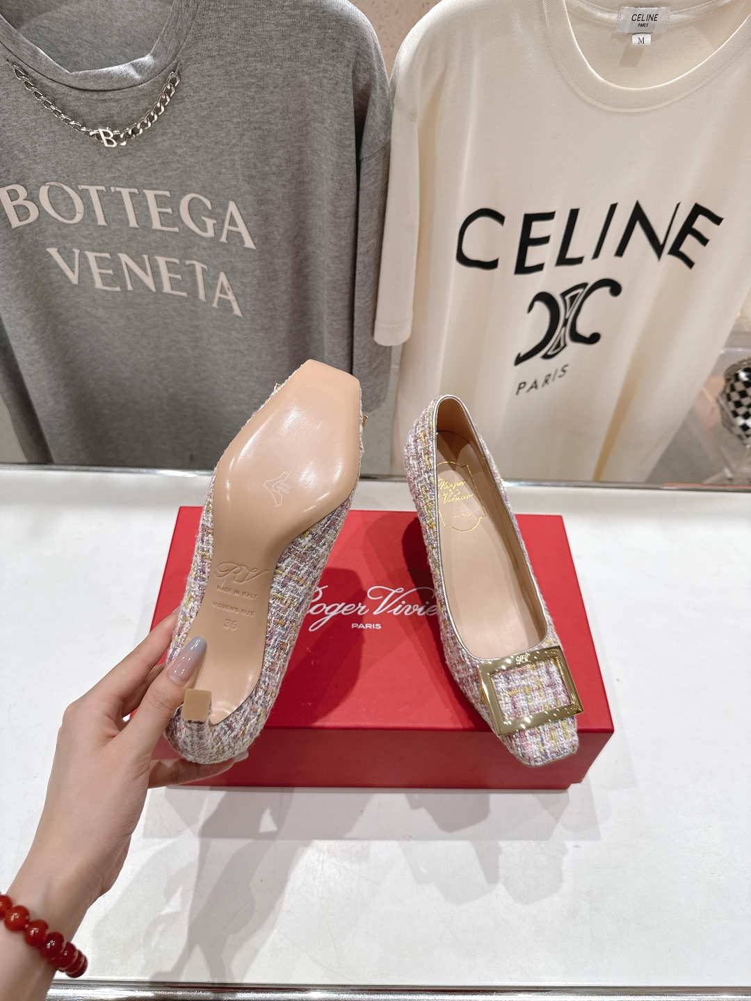 高版本出厂
 Roger vivier RV2025ss新款玛丽珍方扣小方头高跟鞋单鞋
上脚超好看的一款