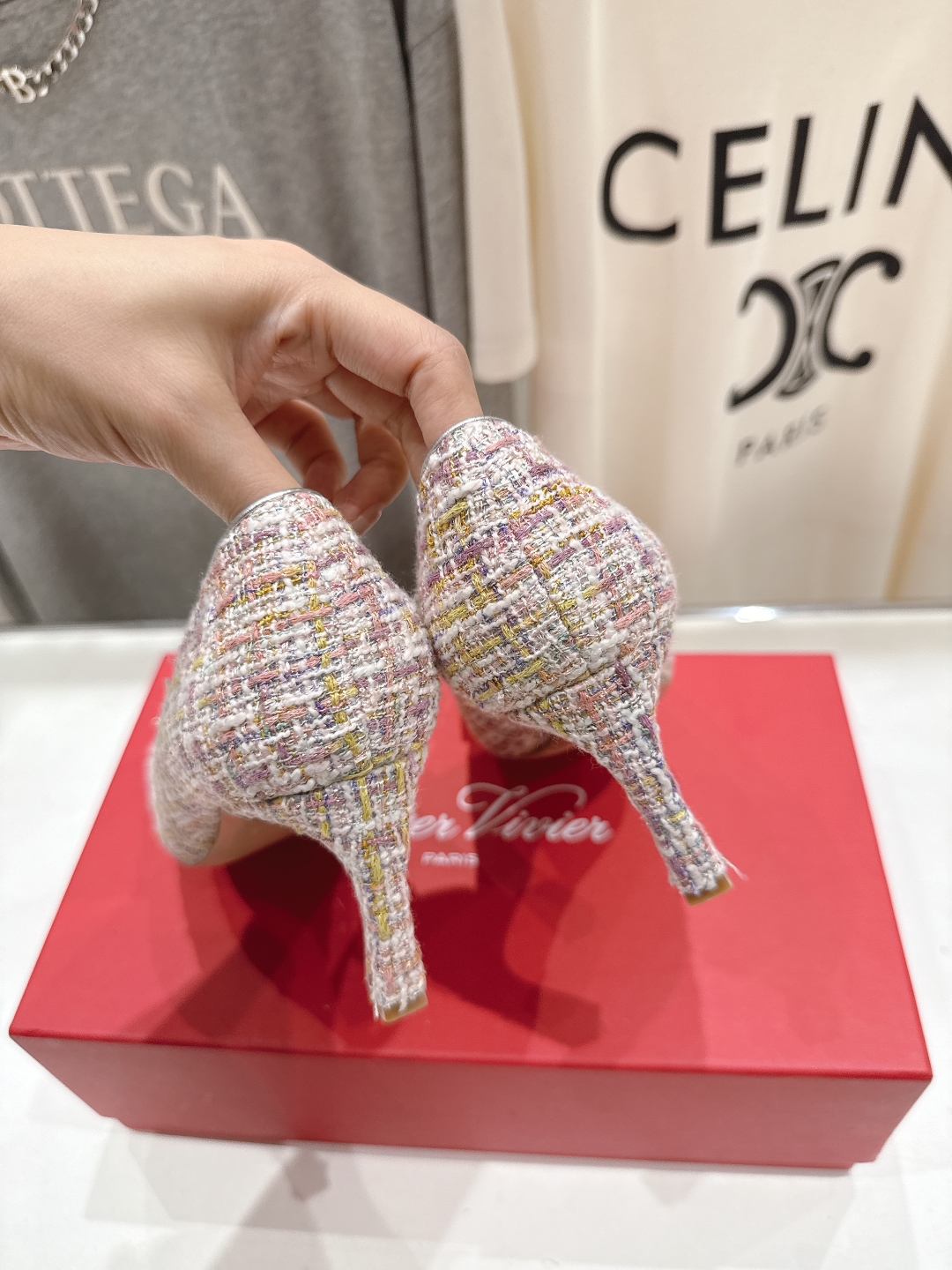 高版本出厂
 Roger vivier RV2025ss新款玛丽珍方扣小方头高跟鞋单鞋
上脚超好看的一款
