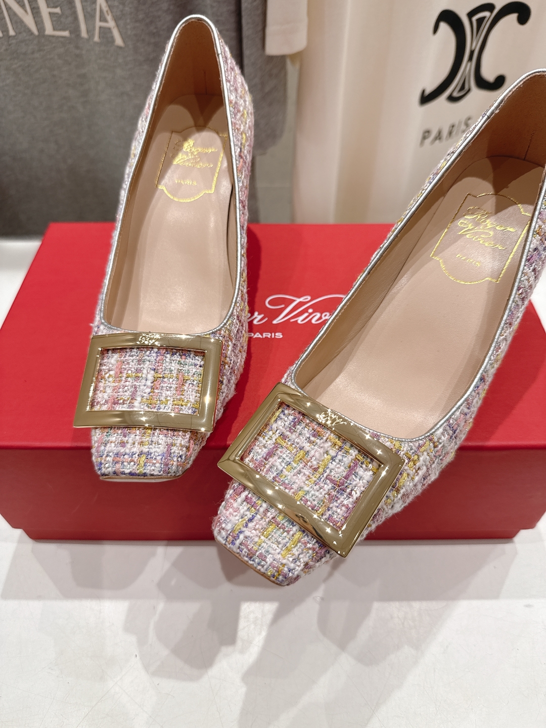 高版本出厂
 Roger vivier RV2025ss新款玛丽珍方扣小方头高跟鞋单鞋
上脚超好看的一款