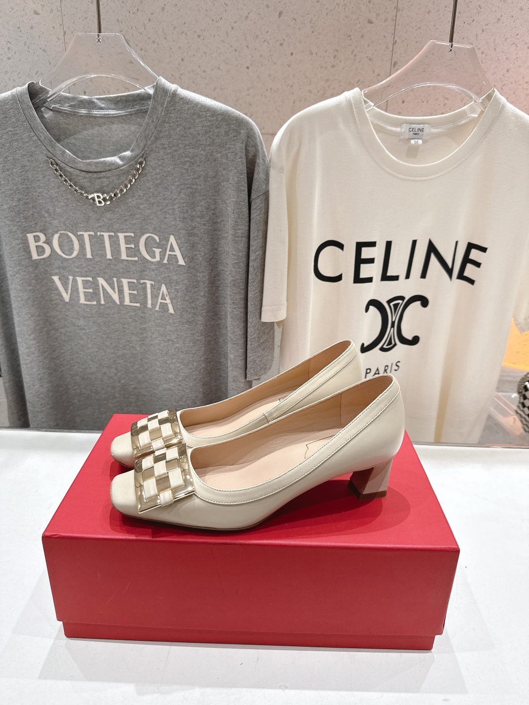 高版本出厂
 Roger vivier RV2025ss新款玛丽珍方扣小方头高跟鞋单鞋
上脚超好看的一款