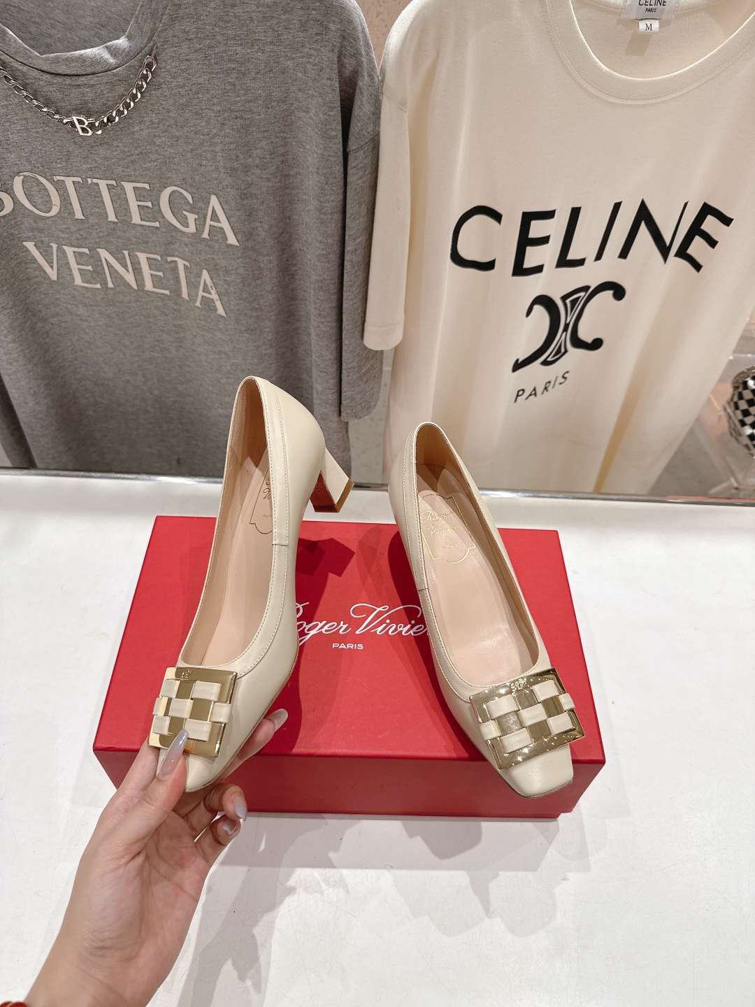 高版本出厂
 Roger vivier RV2025ss新款玛丽珍方扣小方头高跟鞋单鞋
上脚超好看的一款