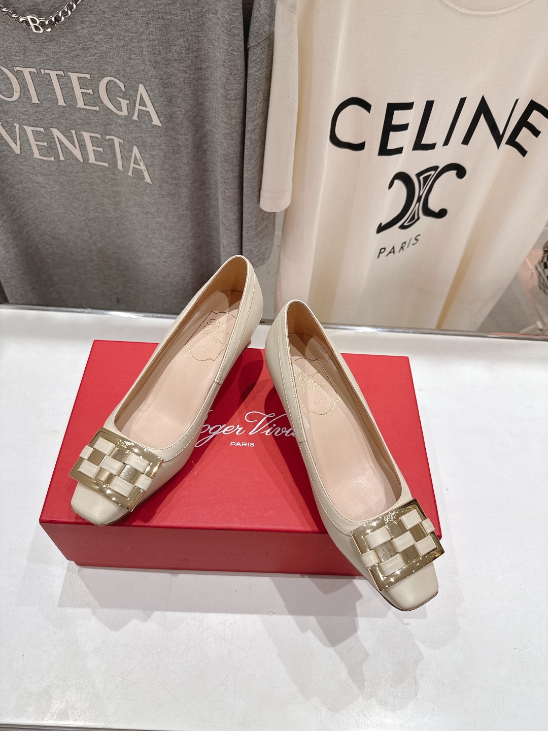 高版本出厂
 Roger vivier RV2025ss新款玛丽珍方扣小方头高跟鞋单鞋
上脚超好看的一款