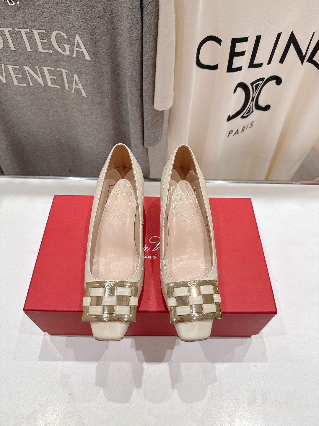 高版本出厂
 Roger vivier RV2025ss新款玛丽珍方扣小方头高跟鞋单鞋
上脚超好看的一款